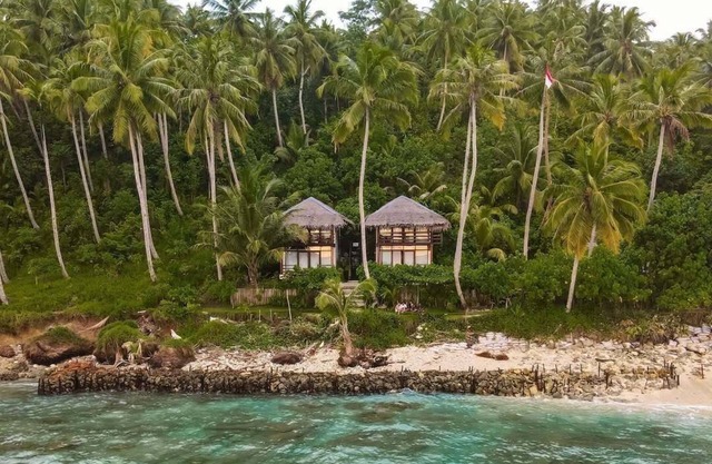 4-bedroom bungalow in gorgeous Mentawai Islands Regency with WiFi
