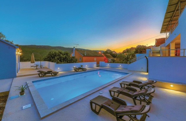 4 bedroom accommodation in Primorski Dolac