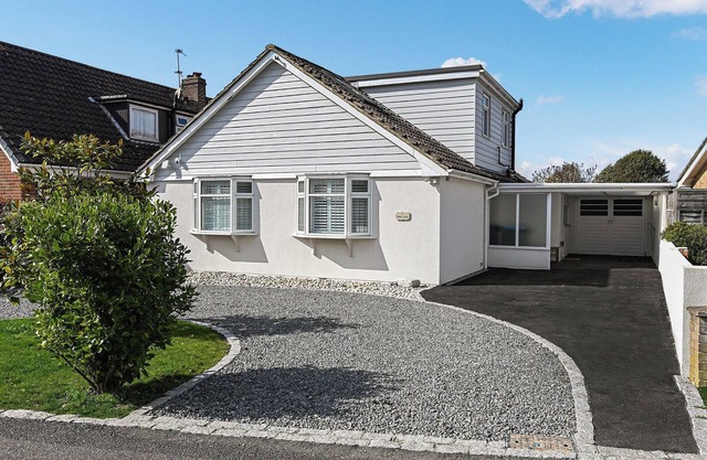 4 bedroom accommodation in Middleton-on-Sea, near Bognor Regis