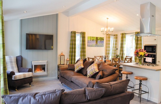 4 bedroom accommodation in Holton Heath