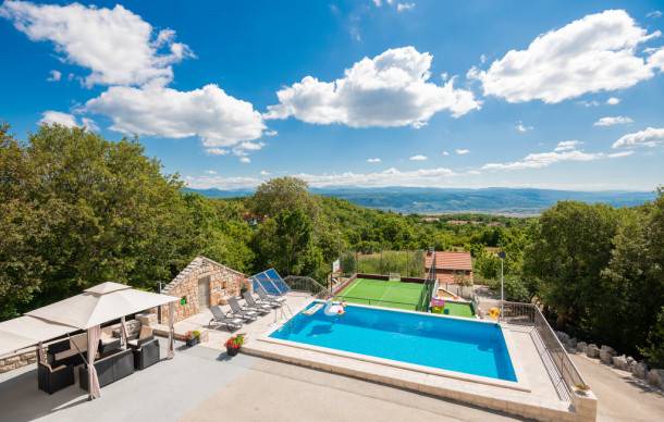 4 bedroom accommodation in Lokvicici