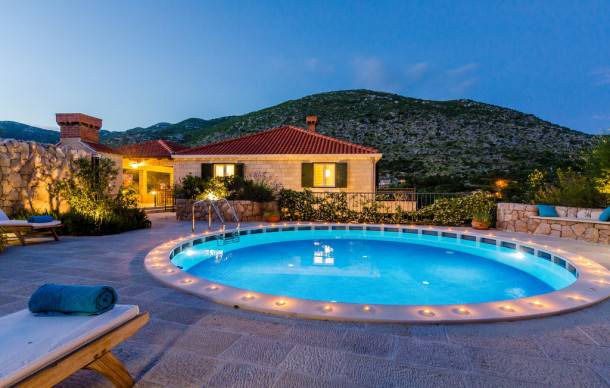 4 bedroom accommodation in Gromaca