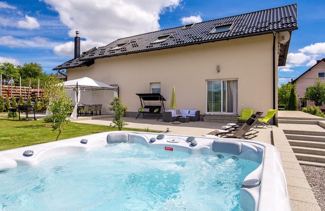4 bedroom accommodation in Ravna Gora