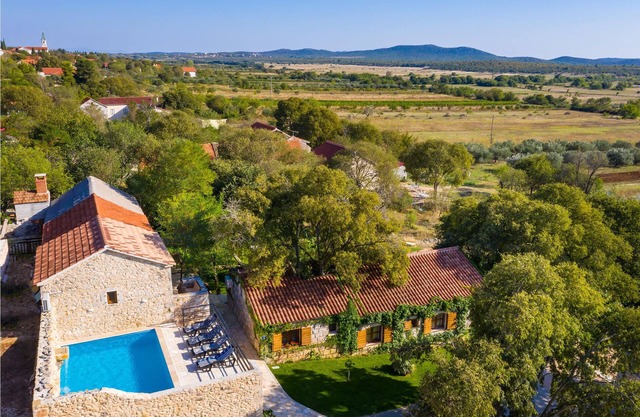 4 bedroom accommodation in Stankovci
