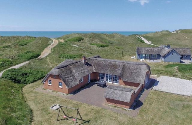 4 bedroom amazing home in Ringkøbing