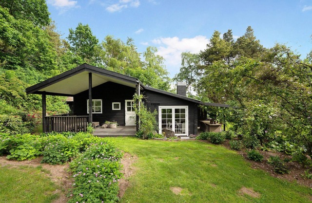 4 bedroom amazing home in Knebel