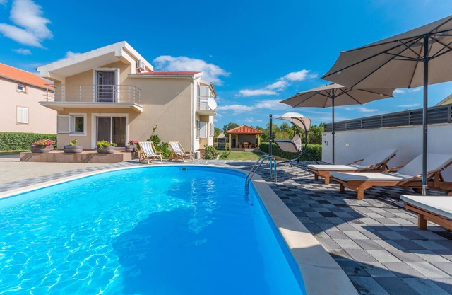 4 bedroom awesome home in Pristeg