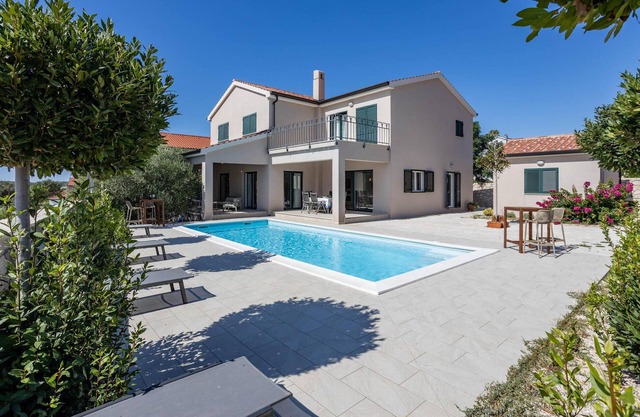 4 bedroom awesome home in Barbat