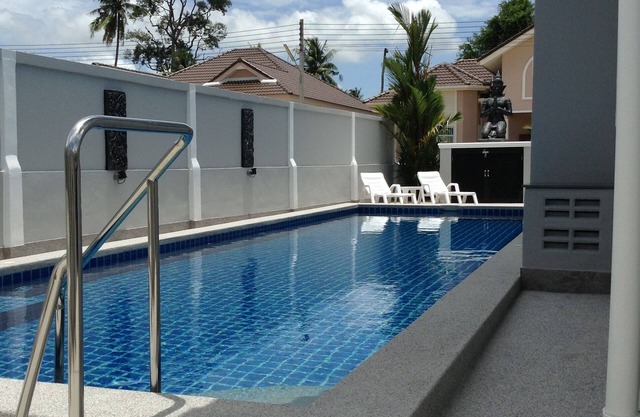 4 bedroom Close To All Attractions and 1km from cartoon network waterpark