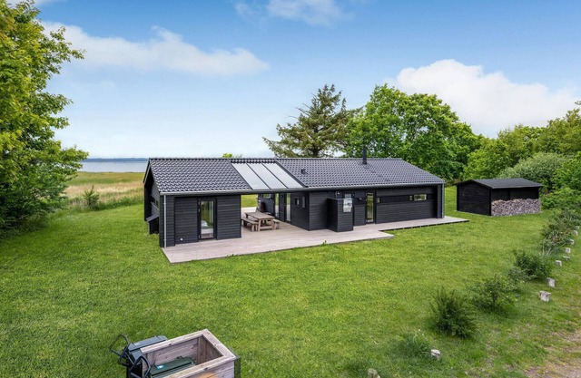 4 bedroom cozy home in Juelsminde