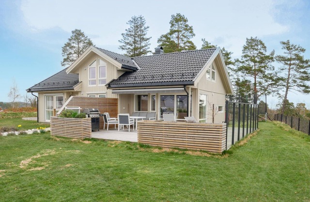4 bedroom cozy home in Færvik