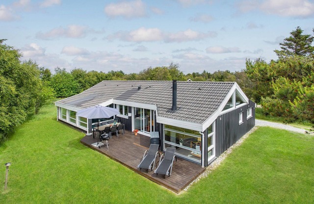 4 bedroom gorgeous home in Bindslev