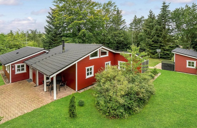 4 bedroom gorgeous home in Glesborg