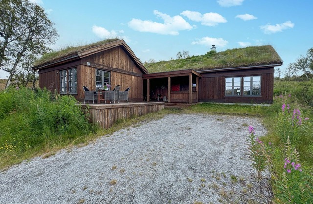 4 bedroom gorgeous home in Rauland