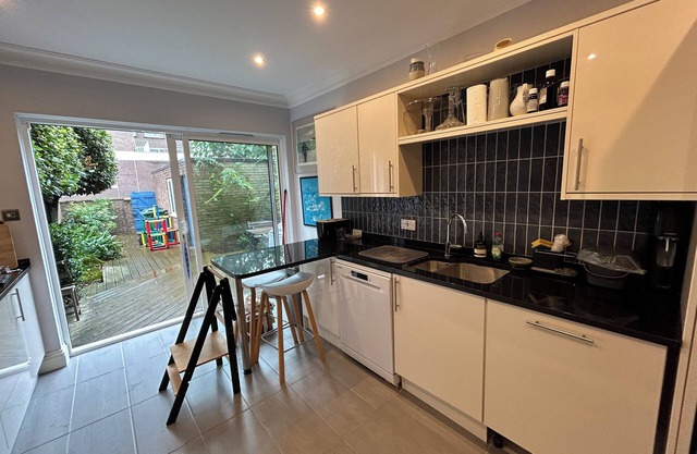 4 bedroom home in St John's Wood, short walk to Primrose Hill and Regents Park