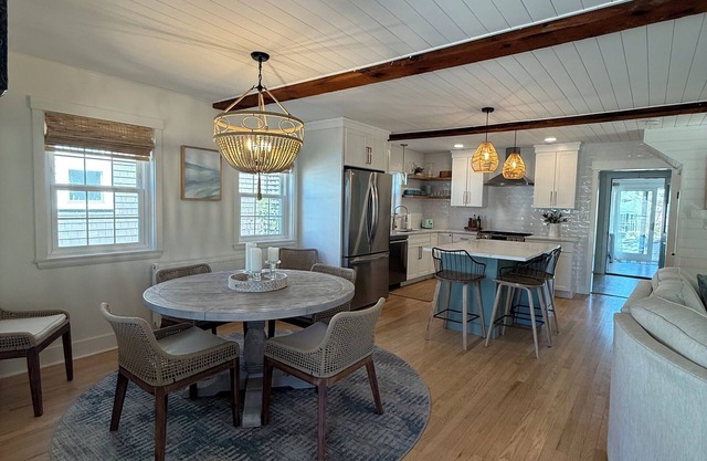 4-bedroom house 5 minutes walk to lovely Old Orchard Beach!