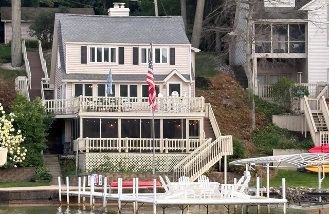 4-bedroom lake front house on fantastic lake James.