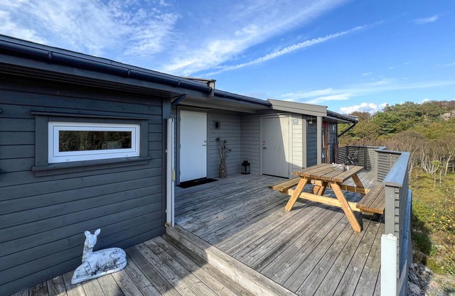 4 bedroom lovely home in Lindesnes