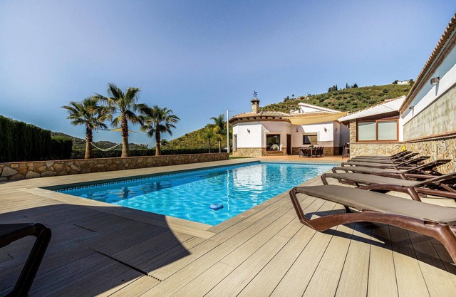 4 bedroom nice home in Cómpeta