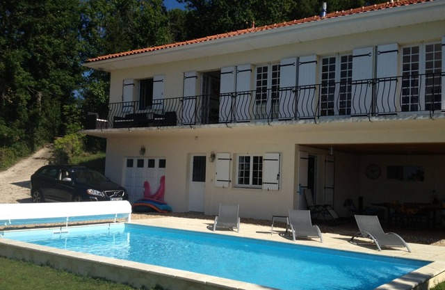 4 bedroom villa with private pool and stunning views over the River Dronne