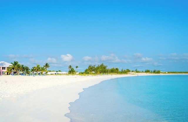 4 Bedrooms, BBQ, Spa & Beach