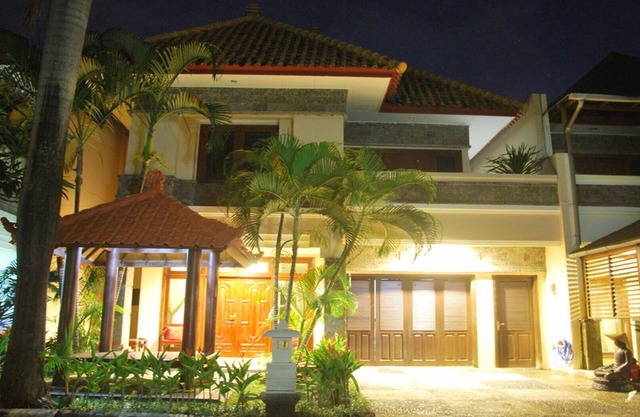 4 Bedrooms Kuta Villa Includes Breakfast