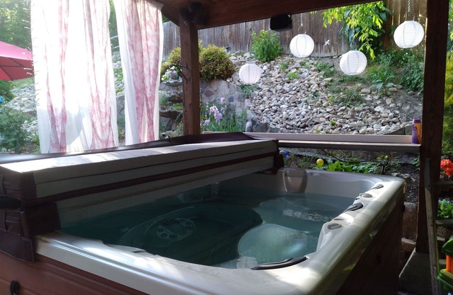 4 br/2full bath. One of two properties within 1m of each other for large groups