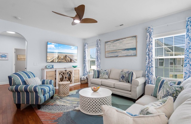 4 BR Coastal Escape- Sleeps 12- Beautiful Design
