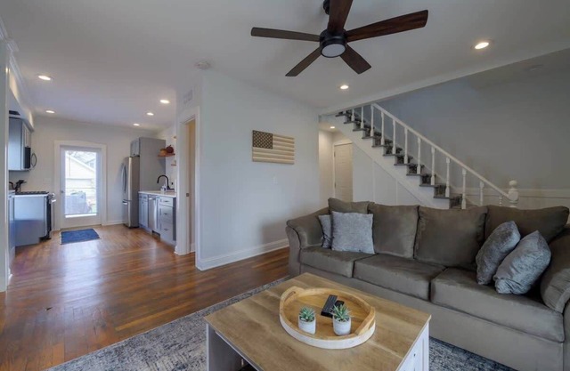 4 Guest Apt Steps to Journeyman & Downtown 3 Oaks