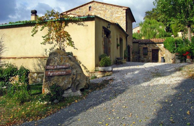 4 bedroom Villa, sleeps 12 in Sasso Pisano with Pool, Air Con and WiFi