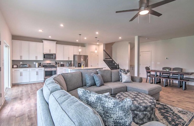 4 Mi to Bethany Beach Townhome with Screened Porch