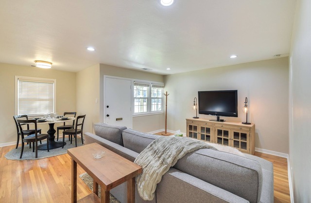 4 Mi to Dtwn San Jose: Sleek & Modern Duplex!