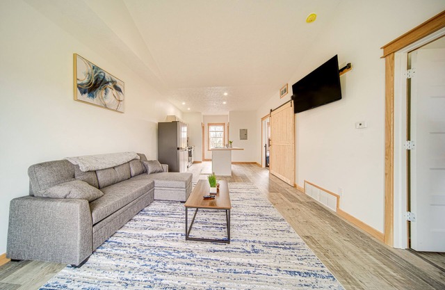 4 Mi to Lake Erie: Condo w/Golf Course Views!