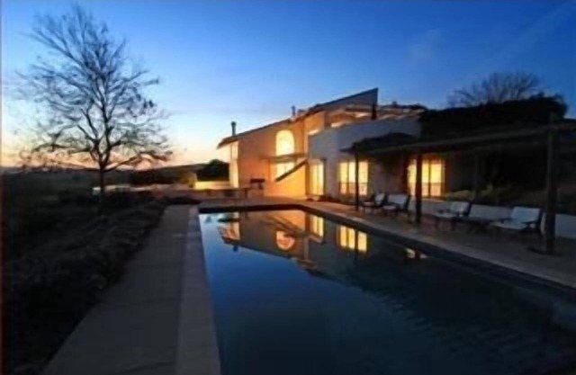 40 Acres 5,000 Square Ft, $975/nt Sleeps 10-14 Pool, Vineyard, Views !