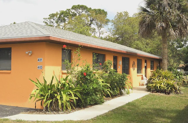 403 Shore Rd - Spacious, Walk to Nokomis Beach/Casey Key, Wi-Fi, Pet Friendly