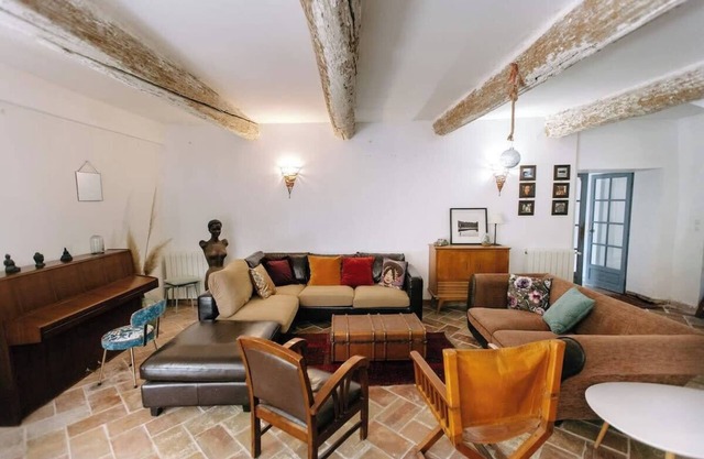 40m2 suite in 18th-century Provencal farmhouse