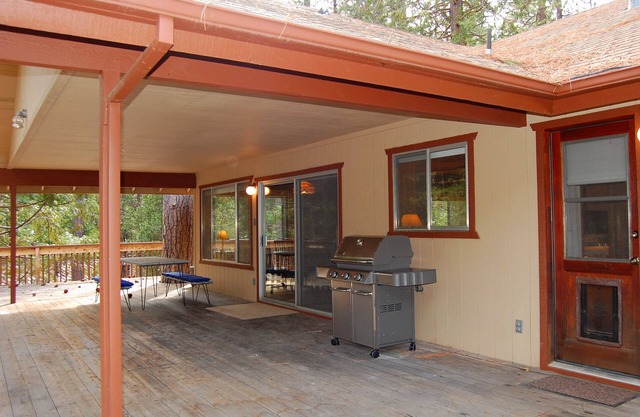(43A) Mountain Retreat at The Redwoods In Yosemite