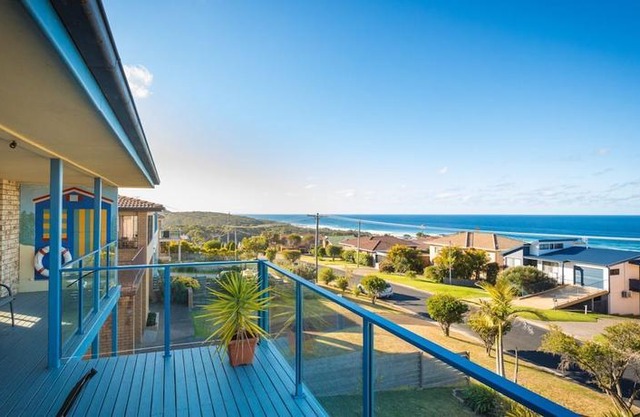 45 Hillside Cres Beach House
