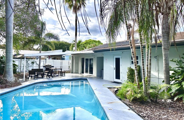 4BD Family Paradise Retreat - Heated Pool/Arcades/Pool Table