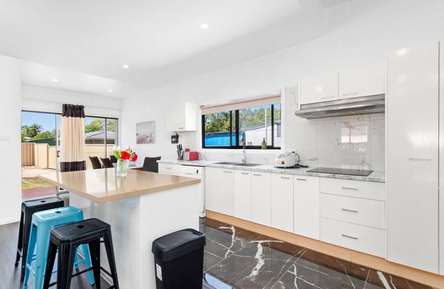 4Bed Modern Oasis by Station