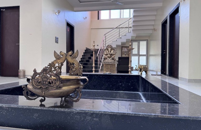 4BHK Luxury Riverside Villa in Mulshi, ideal for large groups.