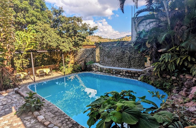 4BR House w/Pool, BBQ area & Terrace - Near Central Park & Macaw Mountain!