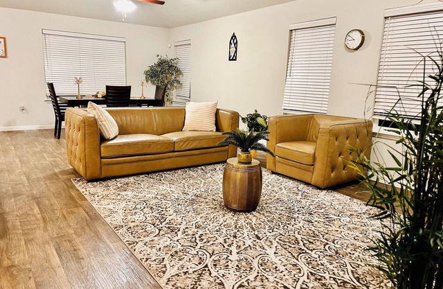 4BR retreat: 15m from Downtown and the Domain