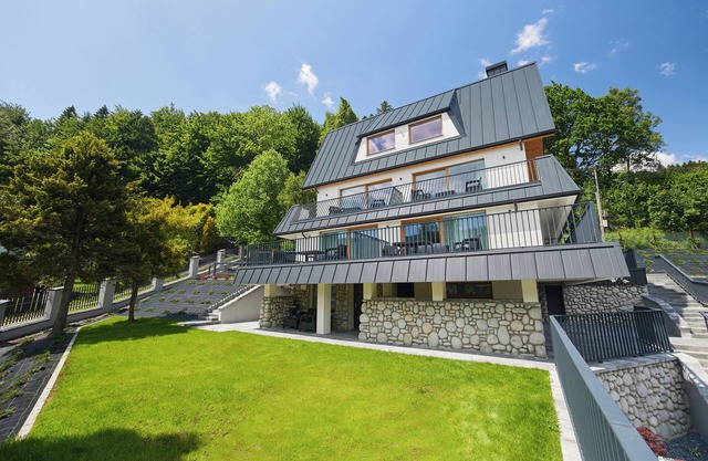 5 apartments for short term lease with flats suitable for 2- 5 guests