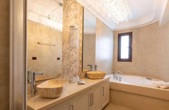 5 bed luxury villa in Rhodes Town.