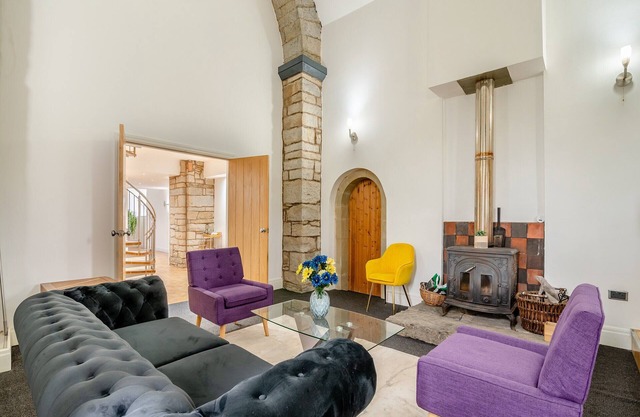 5 bedroom accommodation in Rossendale