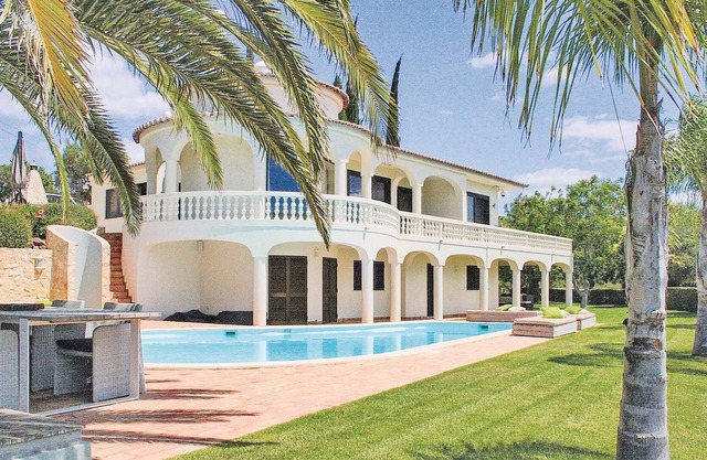 5 bedroom accommodation in Silves