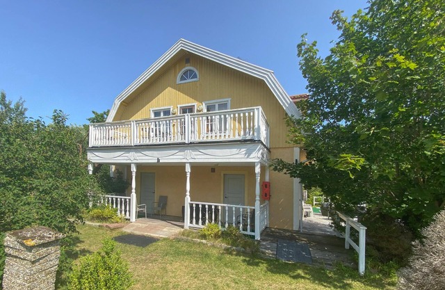 5 bedroom beautiful home in Byxelkrok