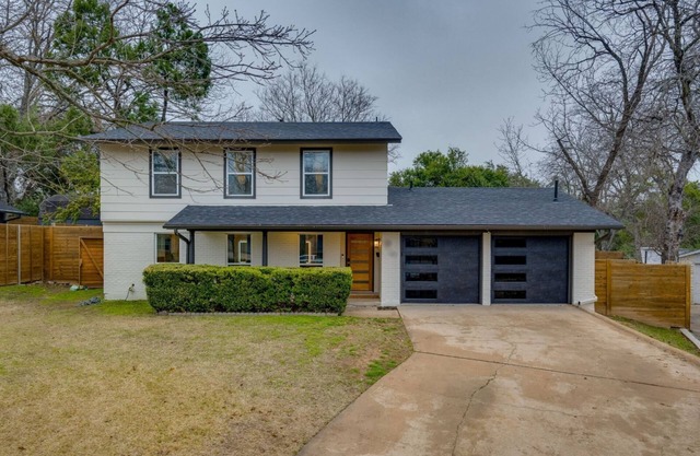 5-Bedroom Retreat with Cowboy Pool, Sauna and More – 10 Min to Downtown Austin