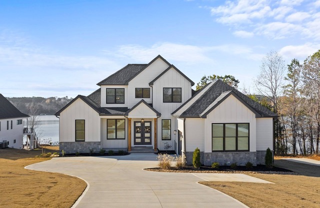 5-bedroom vacation home directly on Lake Keowee